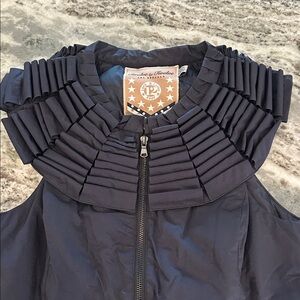 Twelve by Twelve Los Angeles navy ruffle vest size M
